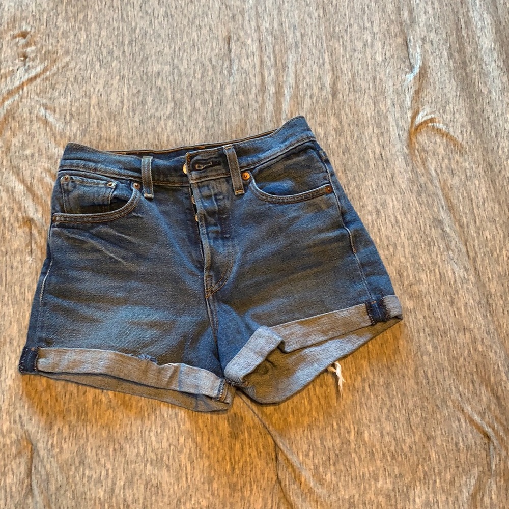 Levi’s high waisted shorts size 25